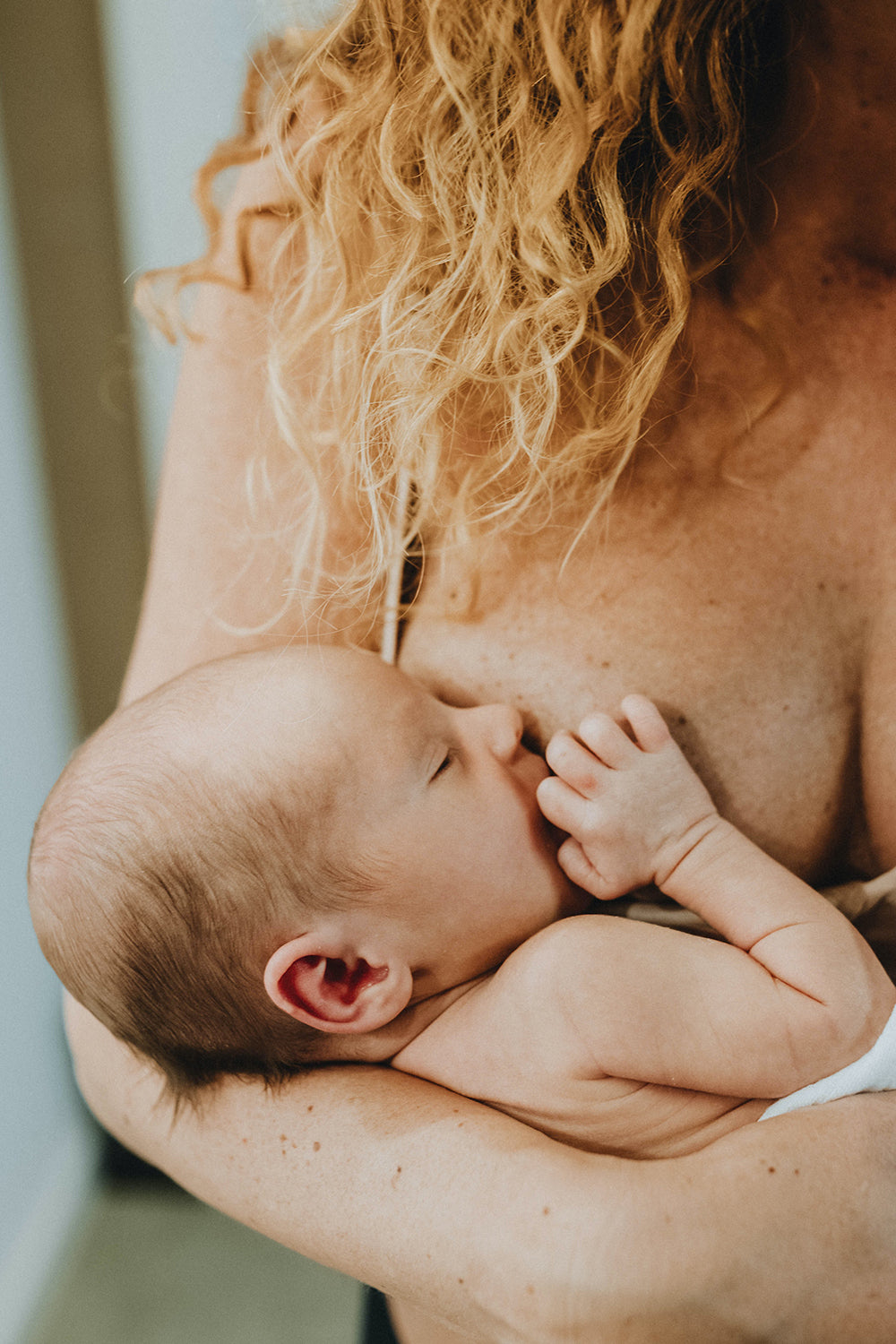 How Should I Hold My Baby To Breastfeed? Tips from Midwife Marley